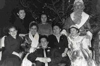 С 1956 по 1962 годы директором Дворца пионеров  работала Доброва Ефросинья Николаевна (вторая справа во втором ряду).